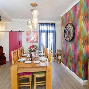 Holiday home The Milton Sleeps 8 Close To Centre Pet Friendly, York