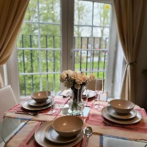 Apartment Gorgeous + Attentive Host + Free Parking, York